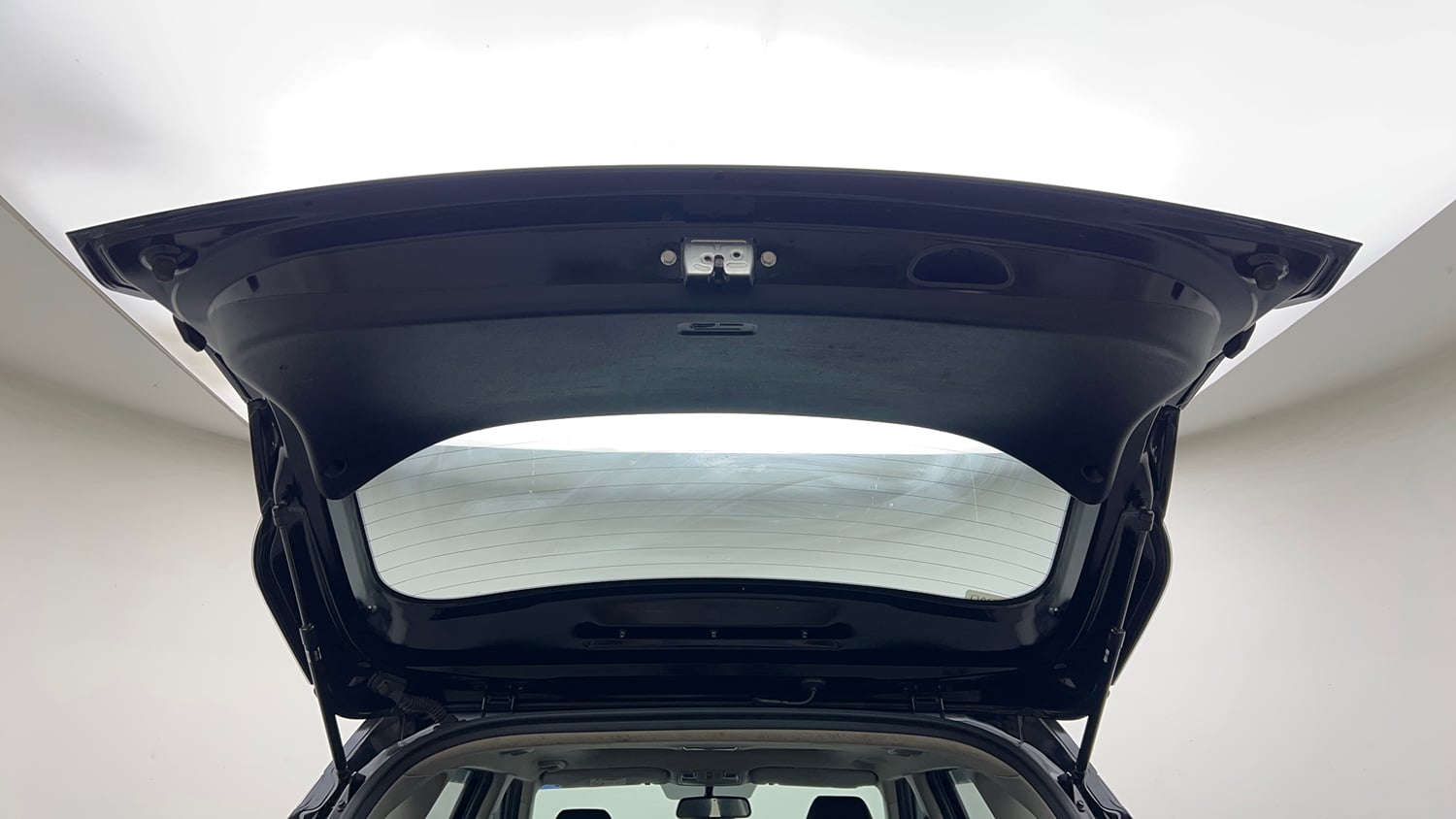 Used 2020 Kia Seltos Anniversary Edition 1.5 Petrol Manual interior DICKY DOOR OPEN VIEW