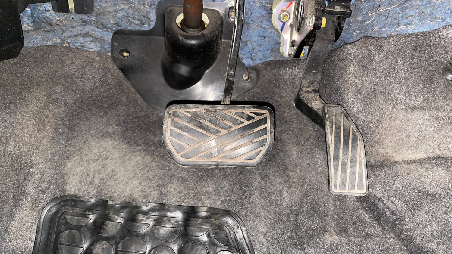 Used 2014 Maruti Suzuki Celerio VXi AMT Petrol Automatic interior PEDALS VIEW