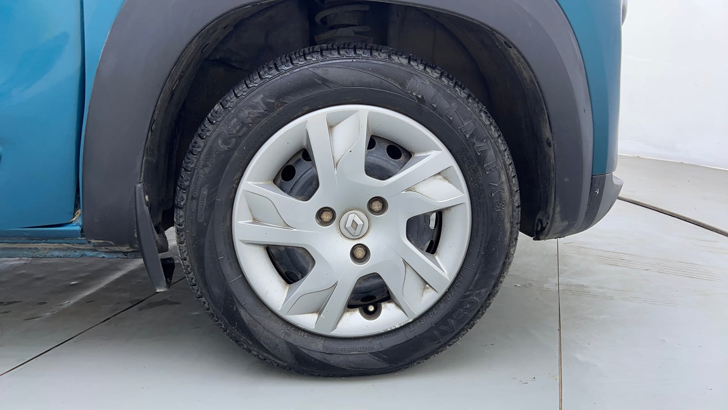 Used 2021 Renault Kwid RXT 1.0 Opt Petrol Manual tyres RIGHT FRONT TYRE RIM VIEW