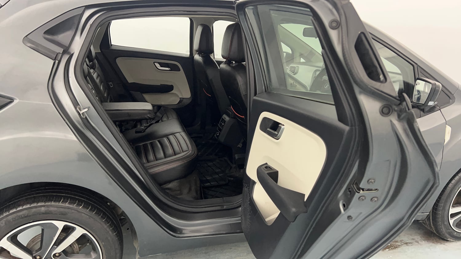Used 2022 Tata Altroz XZ Petrol Petrol Manual interior RIGHT SIDE REAR DOOR CABIN VIEW