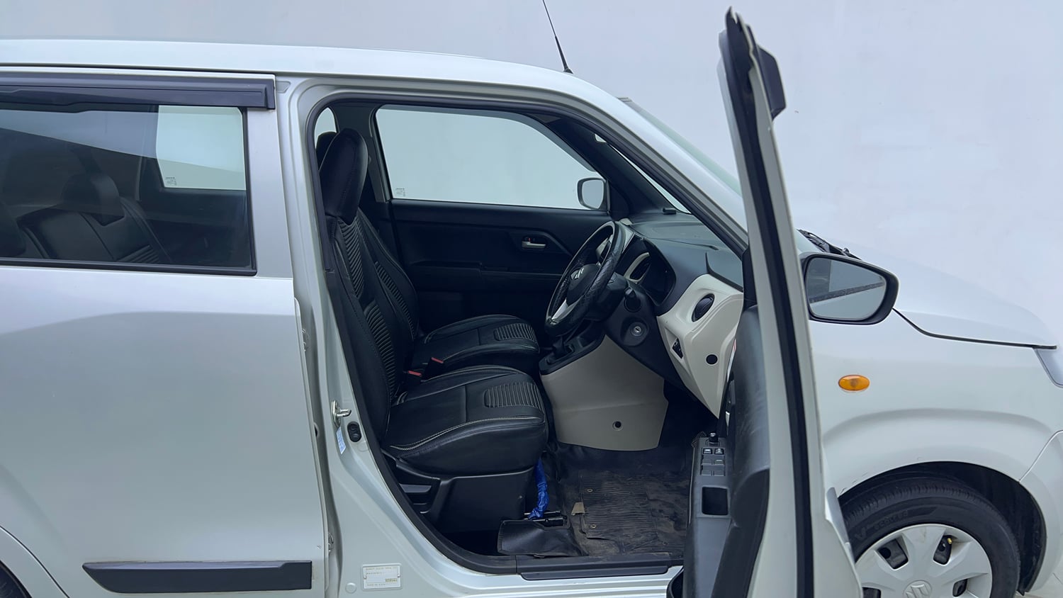 Used 2022 Maruti Suzuki Wagon R VXI 1.0 CNG Cng Manual interior RIGHT SIDE FRONT DOOR CABIN VIEW