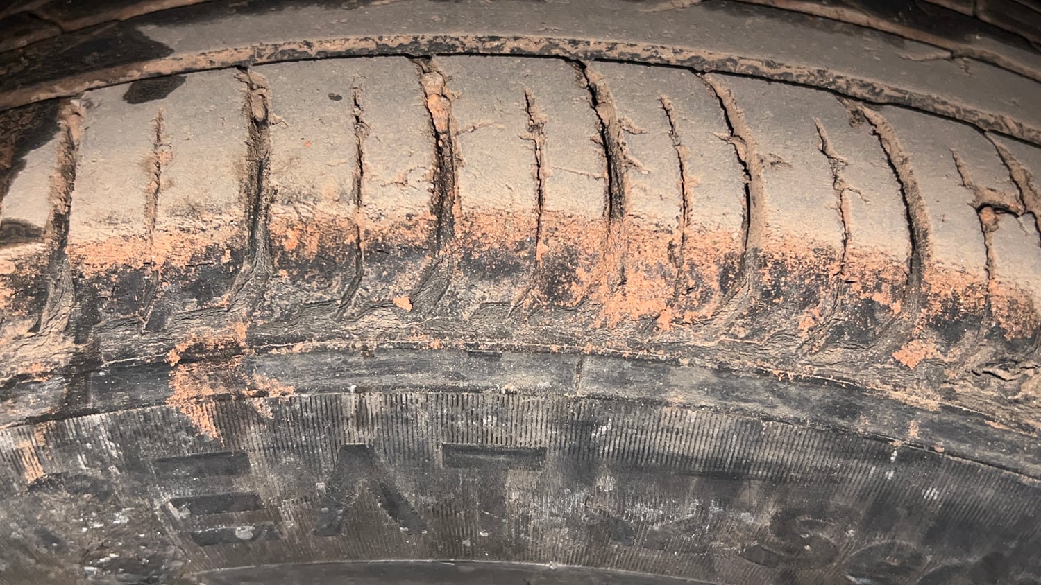 Used 2023 Hyundai i20 Asta 1.2 MT Petrol Manual tyres RIGHT FRONT TYRE TREAD VIEW