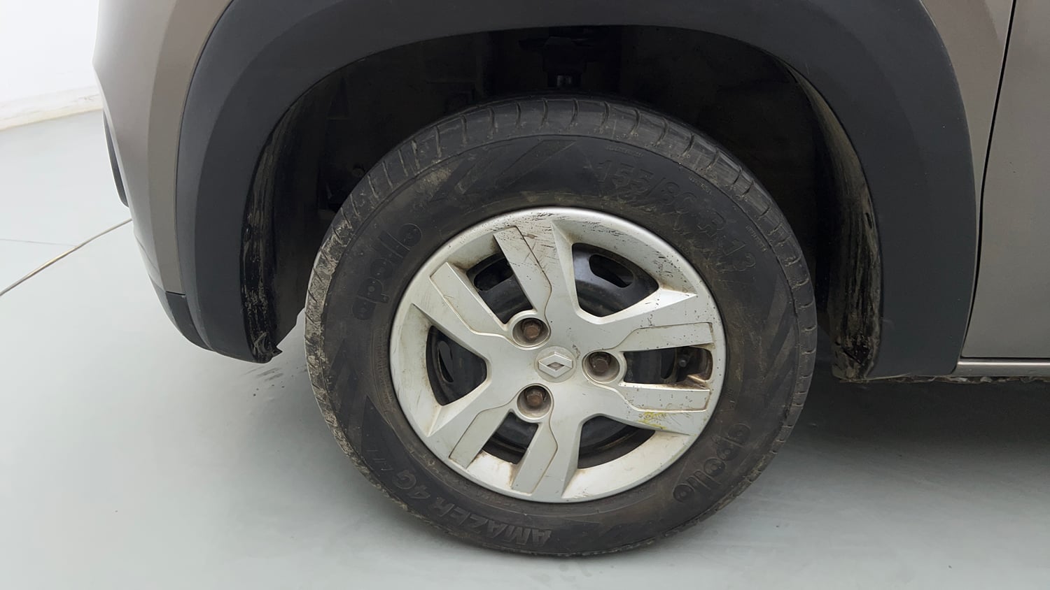 Used 2017 Renault Kwid 1.0 RXT Petrol Manual tyres LEFT FRONT TYRE RIM VIEW