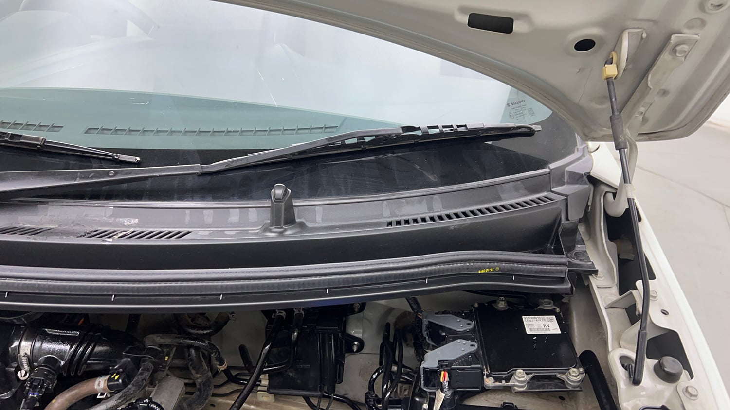 Used 2020 Maruti Suzuki Wagon R 1.0 LXi 1.0 Petrol Manual engine ENGINE LEFT SIDE HINGE & APRON VIEW