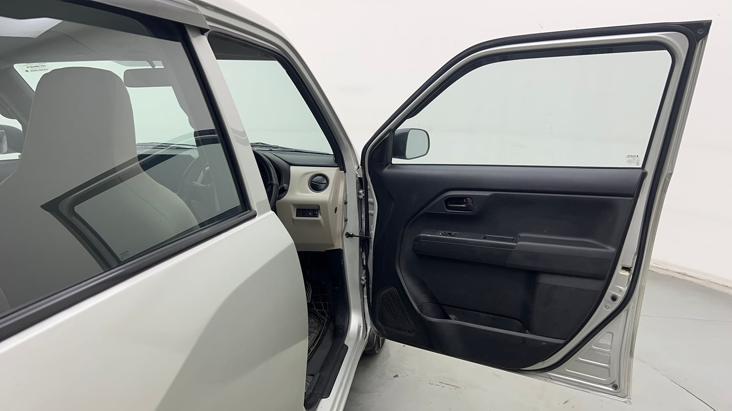 Used 2020 Maruti Suzuki Wagon R 1.0 LXi 1.0 Petrol Manual interior RIGHT FRONT DOOR OPEN VIEW