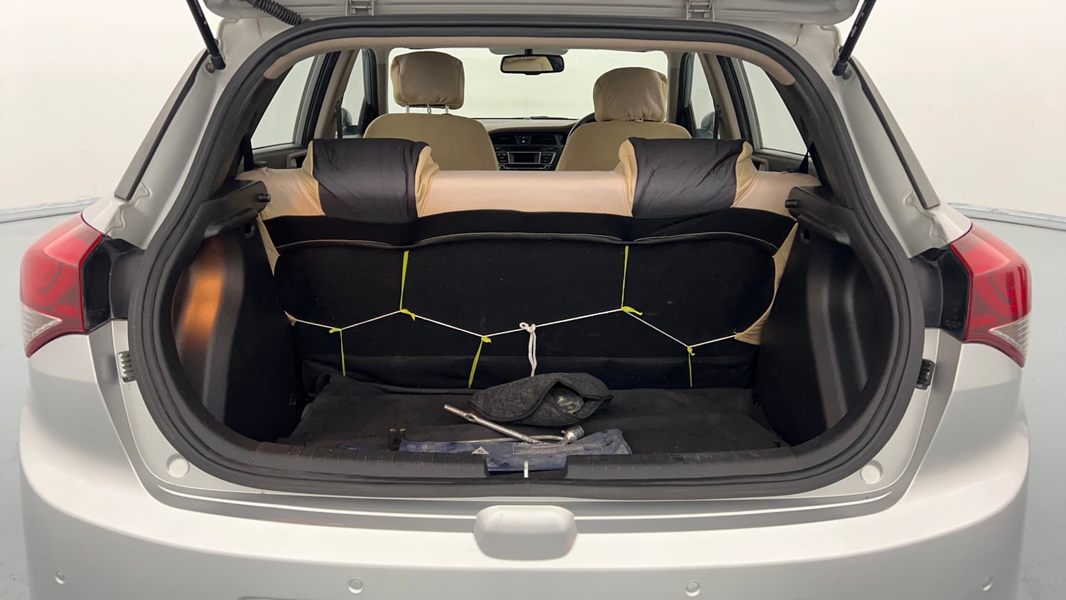 Used 2015 Hyundai Elite i20 Sportz 1.2 Petrol Manual interior DICKY INSIDE VIEW