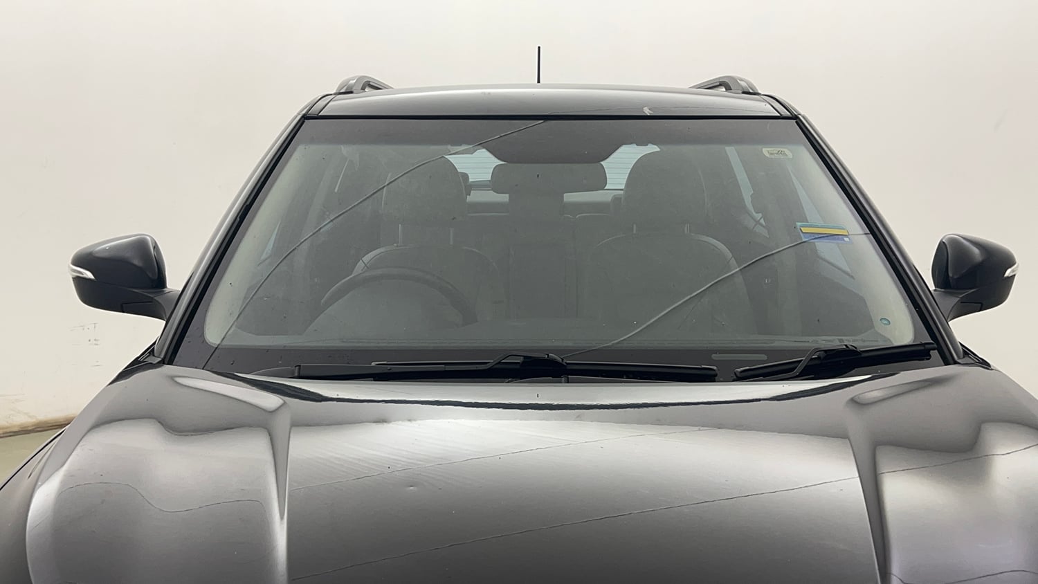 Used 2022 Mahindra XUV 300 W8 (O) 1.2 Petrol Petrol Manual exterior FRONT WINDSHIELD VIEW