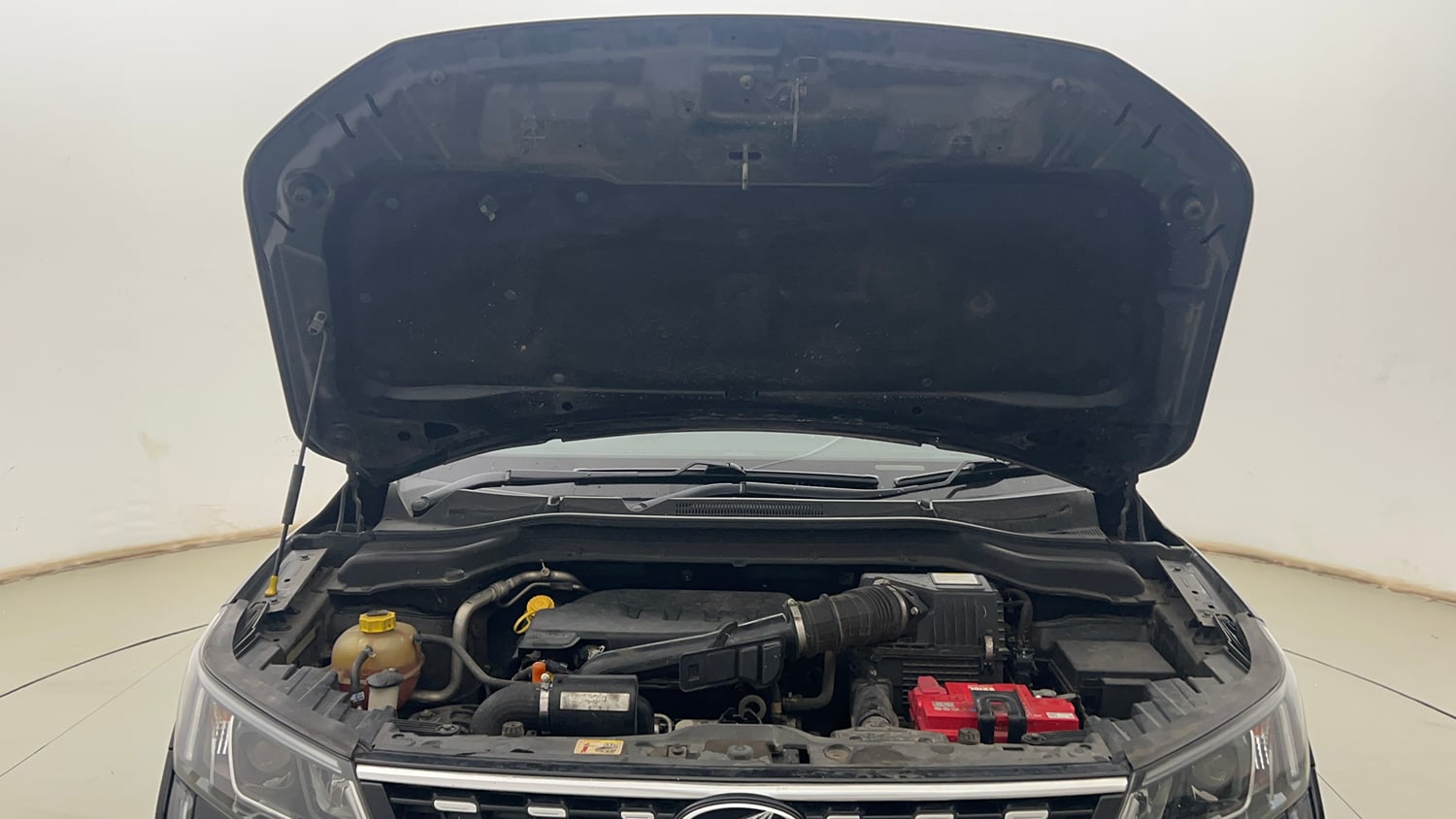Used 2022 Mahindra XUV 300 W8 (O) 1.2 Petrol Petrol Manual engine ENGINE & BONNET OPEN FRONT VIEW