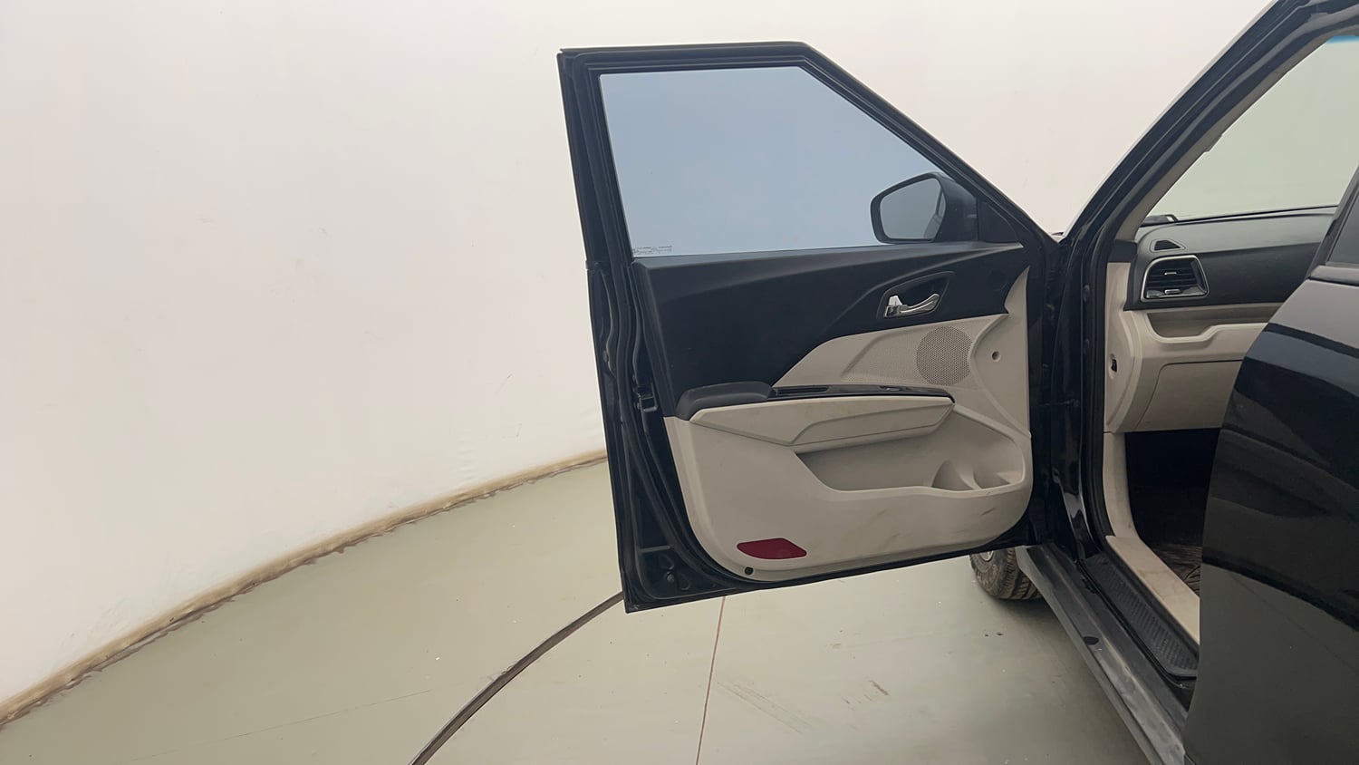 Used 2022 Mahindra XUV 300 W8 (O) 1.2 Petrol Petrol Manual interior LEFT FRONT DOOR OPEN VIEW
