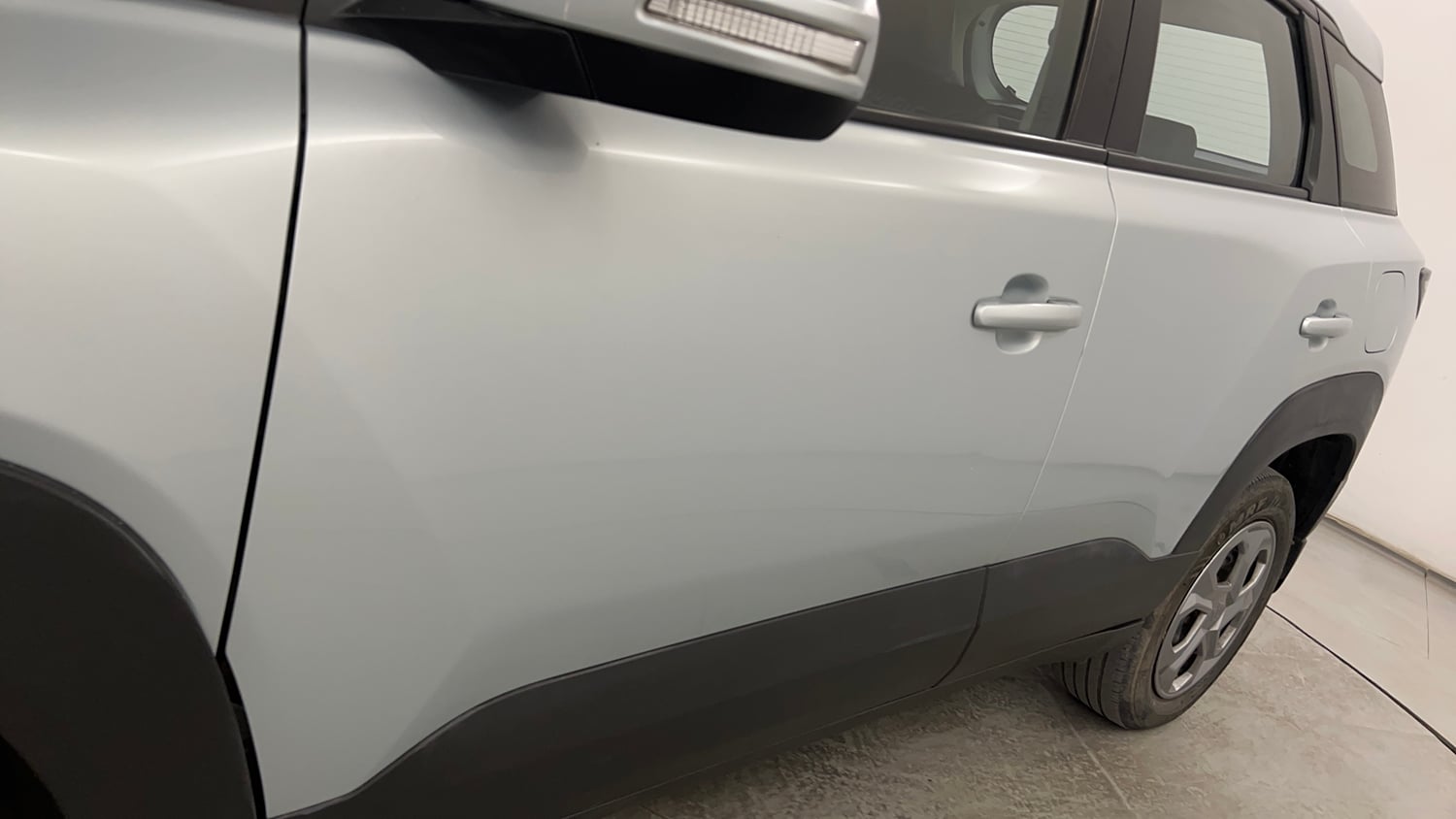 Used 2023 Maruti Suzuki Brezza VXi Petrol Manual dents MINOR SCRATCH