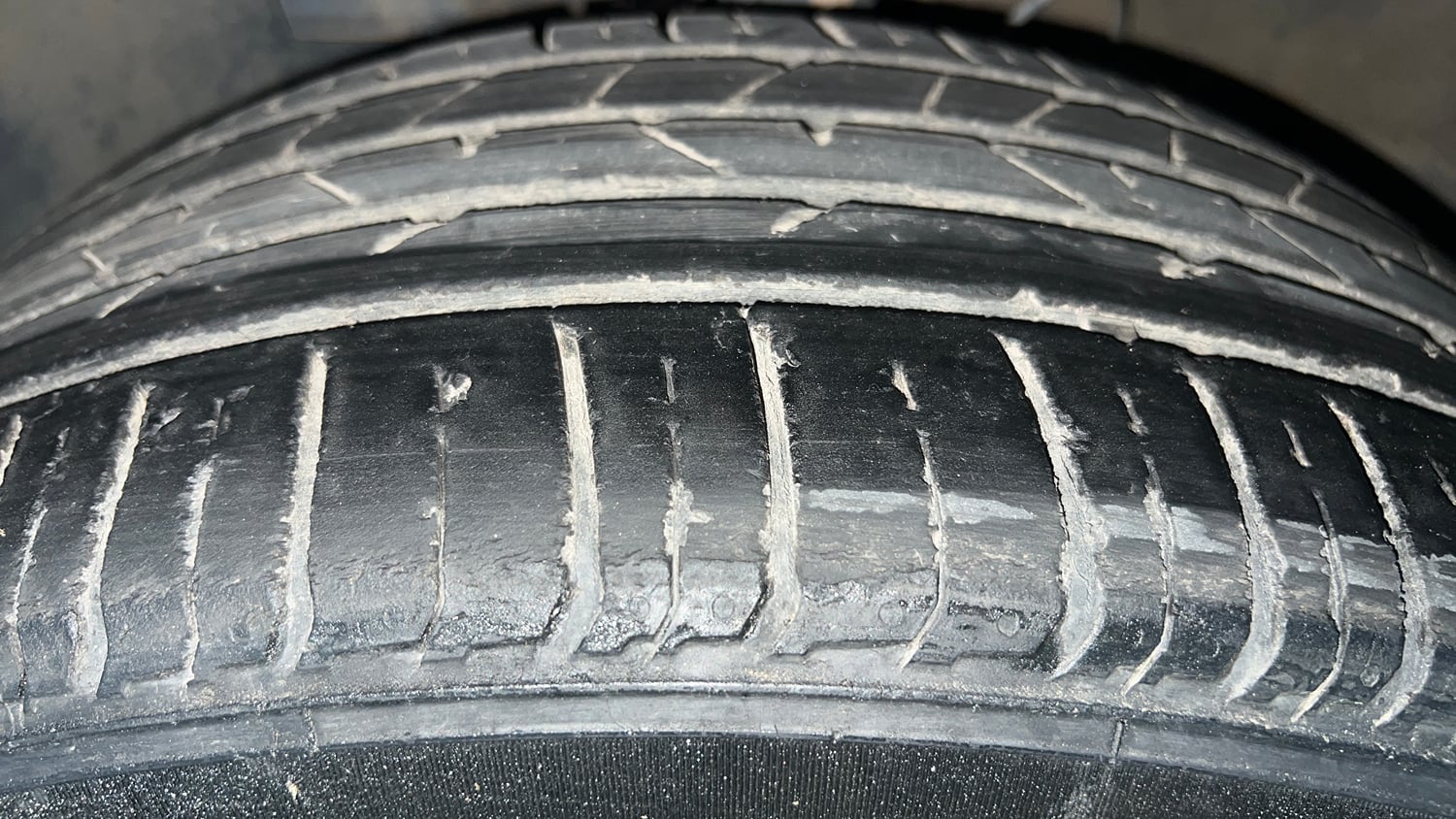Used 2021 Hyundai Venue SX 1.0 Turbo Petrol Manual tyres LEFT FRONT TYRE TREAD VIEW