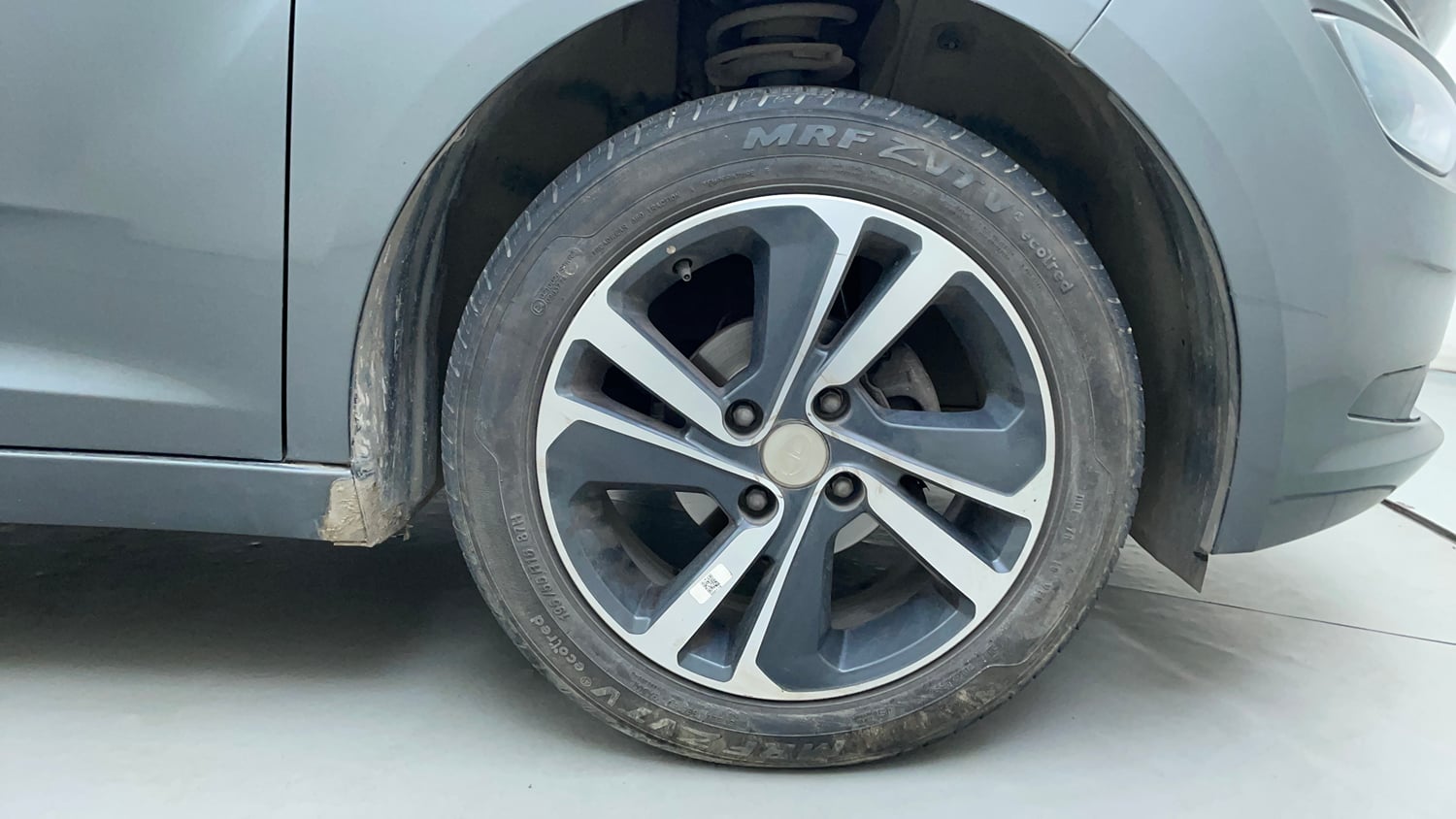 Used 2022 Tata Altroz XZ Petrol Petrol Manual tyres RIGHT FRONT TYRE RIM VIEW