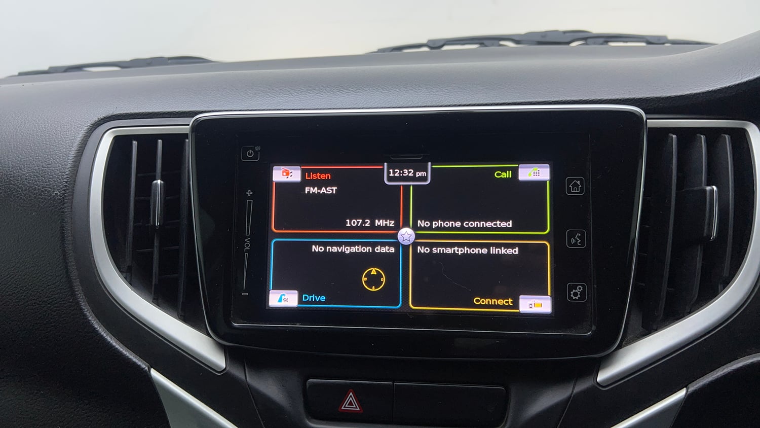 Used 2017 Maruti Suzuki Baleno Alpha 1.2 Petrol Manual top_features Touch screen infotainment system
