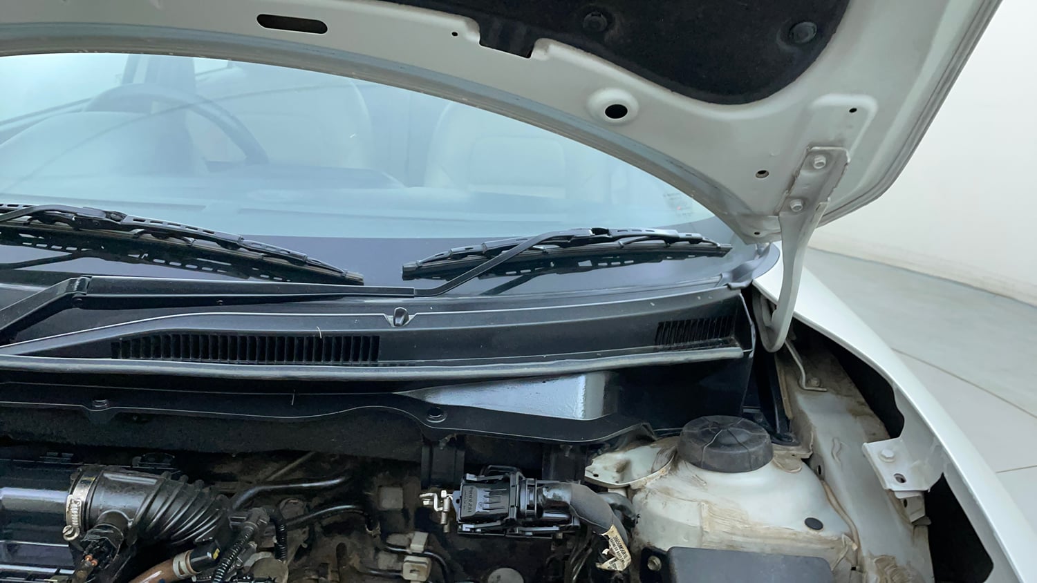 Used 2018 Maruti Suzuki Dzire ZXi Petrol Manual engine ENGINE LEFT SIDE HINGE & APRON VIEW