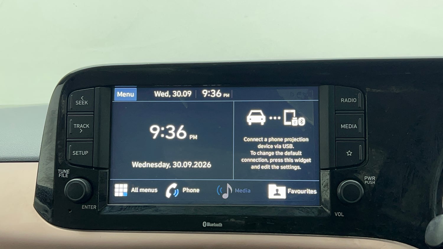Used 2020 Hyundai Aura SX 1.2 Petrol Petrol Manual top_features Touch screen infotainment system