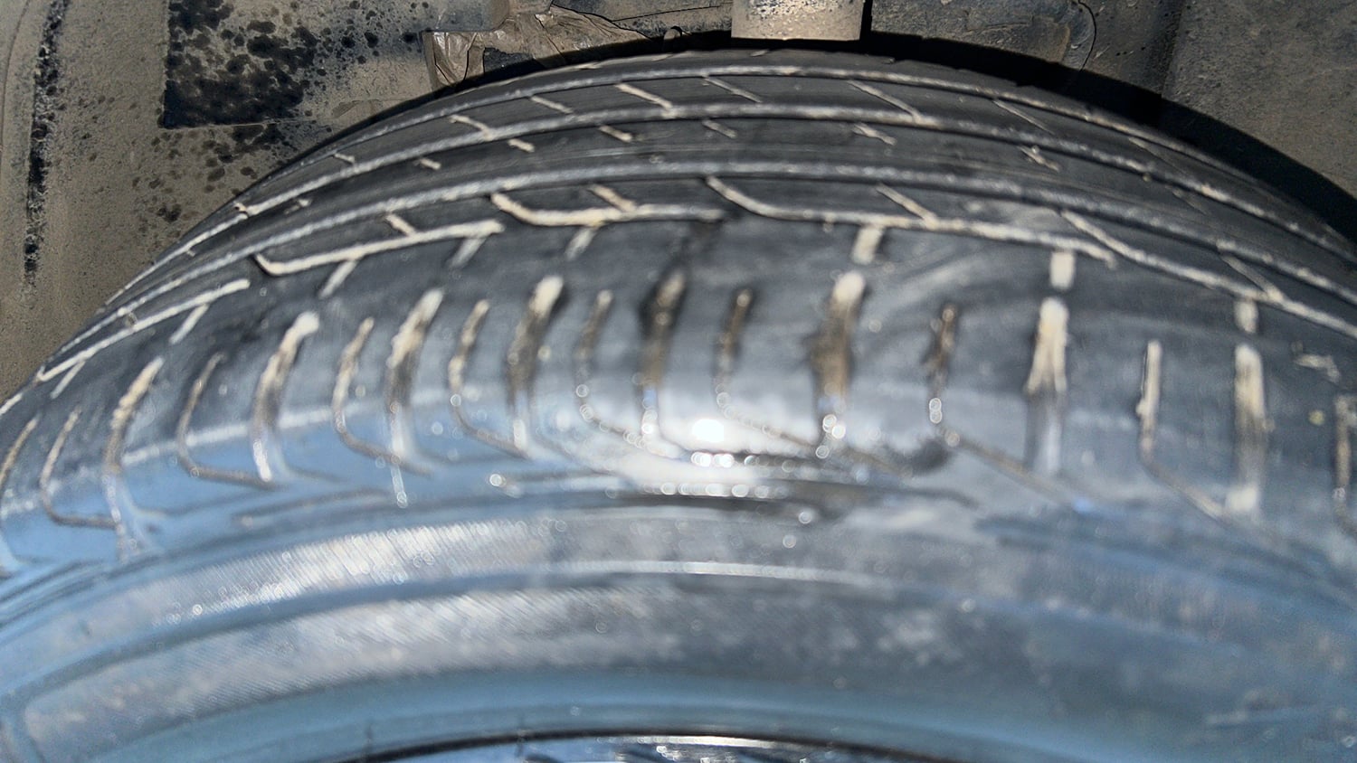 Used 2023 Tata Nexon Fearless Plus S 1.2 Revotron Petrol 7DCA DT Petrol Automatic tyres LEFT FRONT TYRE TREAD VIEW