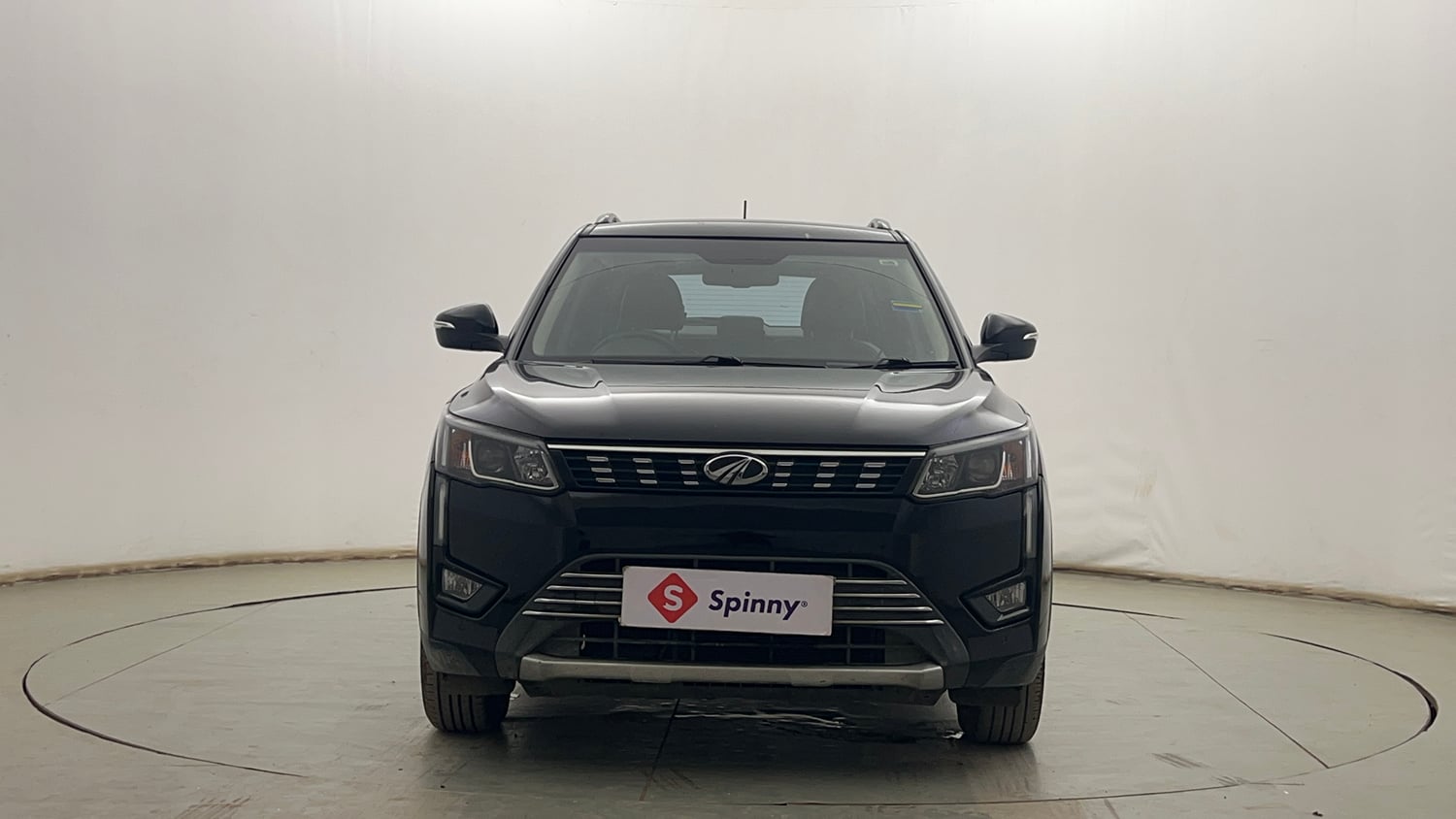 Used 2022 Mahindra XUV 300 W8 (O) 1.2 Petrol Petrol Manual exterior FRONT VIEW
