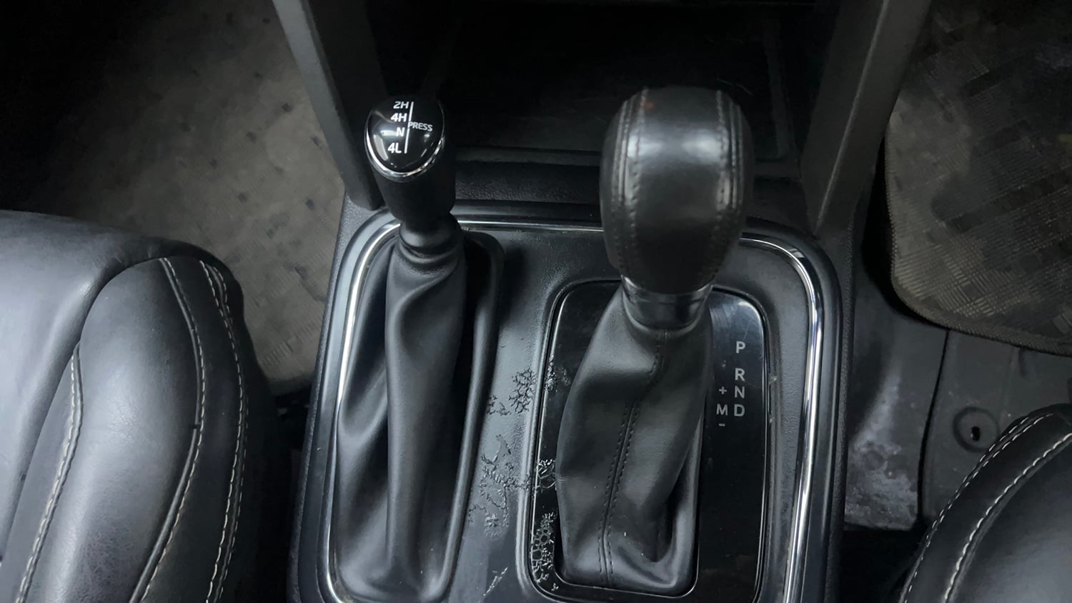 Used 2021 mahindra Thar LX Hard Top Petrol AT 4WD Petrol Automatic interior GEAR  KNOB VIEW