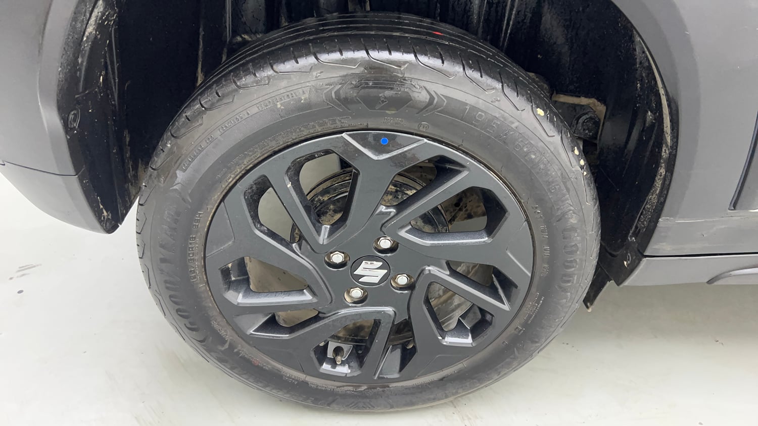 Used 2023 Maruti Suzuki Fronx Delta Plus 1.2L AGS Petrol Automatic tyres RIGHT REAR TYRE RIM VIEW