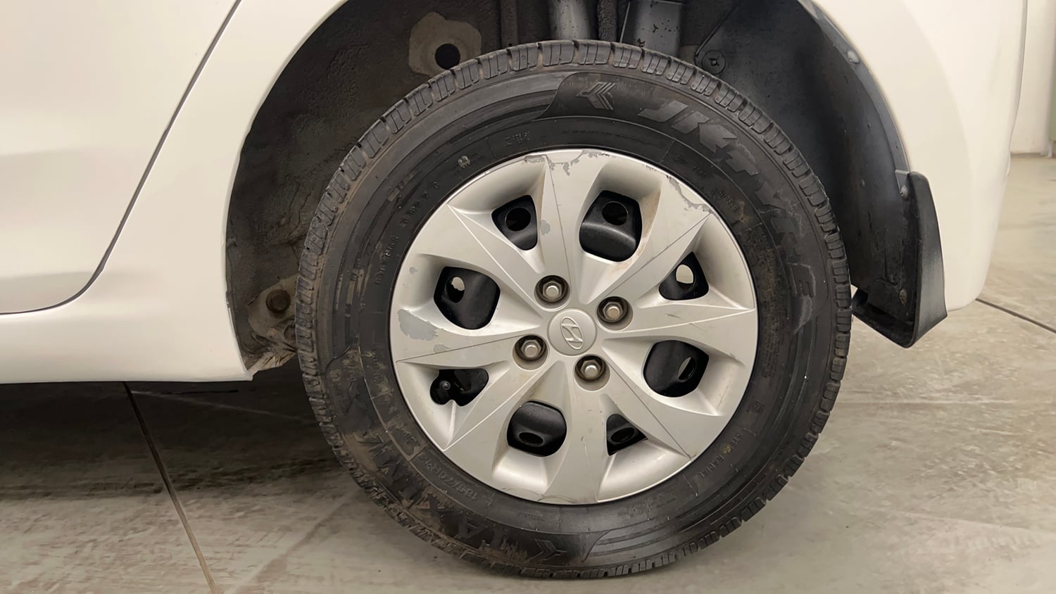 Used 2015 Hyundai Elite i20 Magna 1.2 Petrol Manual tyres LEFT REAR TYRE RIM VIEW