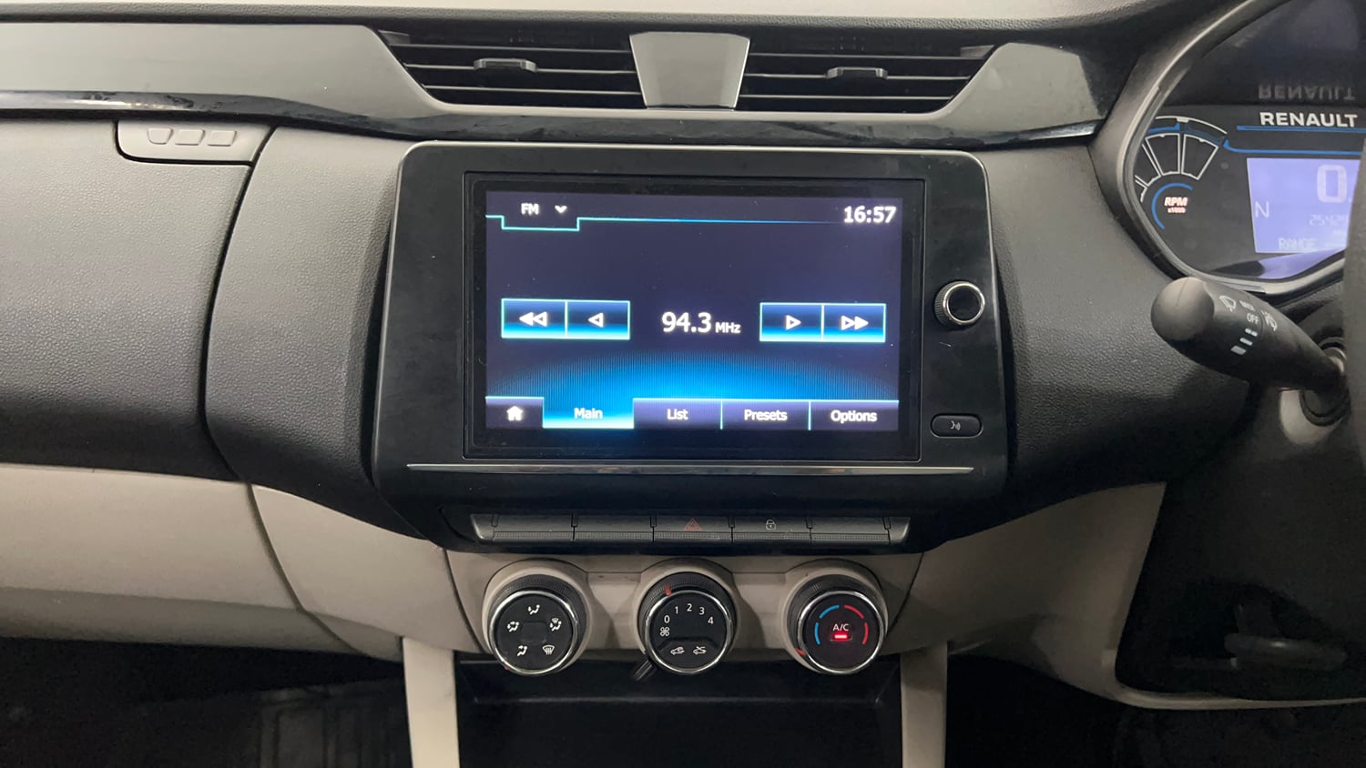 Used 2022 Renault Triber RXT EASY-R AMT Petrol Automatic interior MUSIC SYSTEM & AC CONTROL VIEW