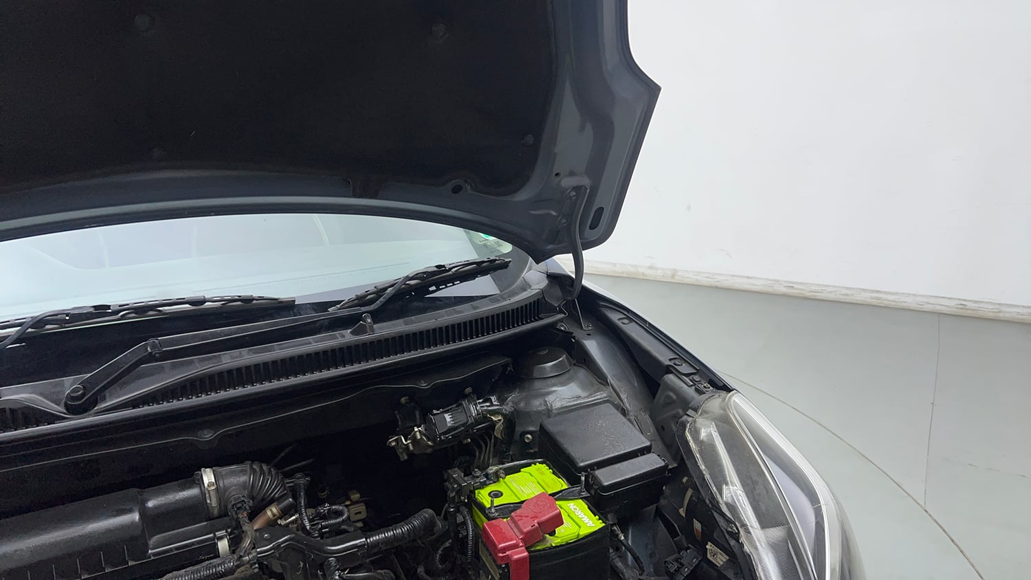 Used 2017 Maruti Suzuki Baleno Alpha 1.2 Petrol Manual engine ENGINE LEFT SIDE HINGE & APRON VIEW