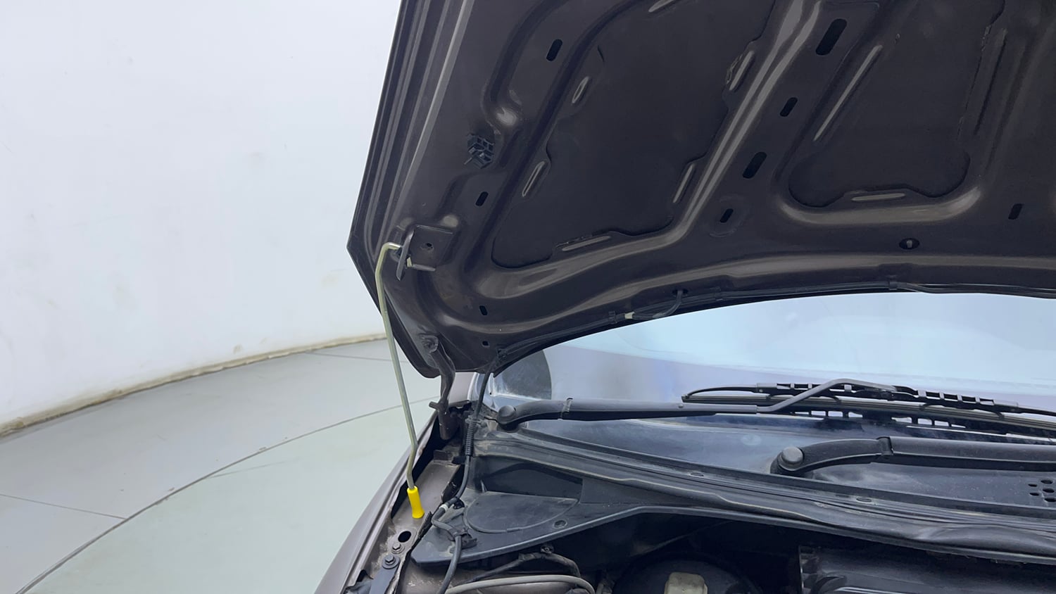 Used 2018 Tata Tiago Revotron XZA Petrol Automatic engine ENGINE RIGHT SIDE HINGE & APRON VIEW
