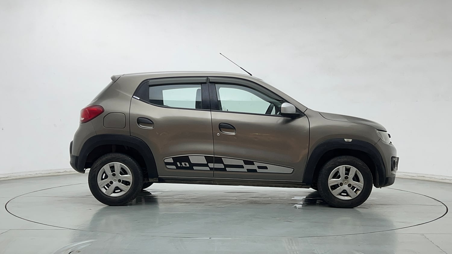 Used 2017 Renault Kwid 1.0 RXT Petrol Manual exterior RIGHT SIDE VIEW