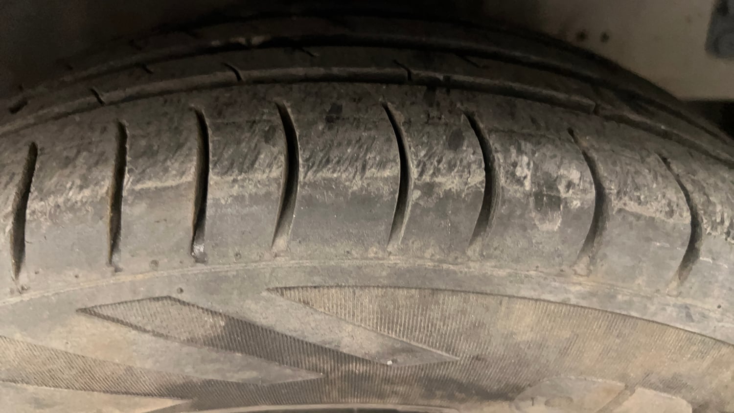 Used 2018 Hyundai Eon Magna + Petrol Manual tyres RIGHT FRONT TYRE TREAD VIEW