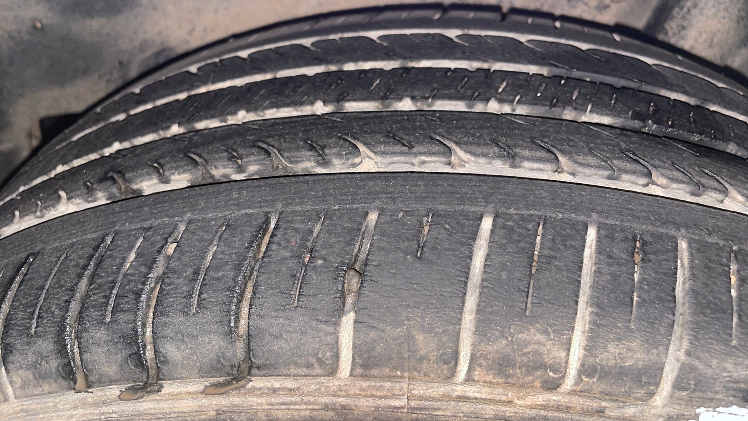 Used 2015 Maruti Suzuki Ciaz ZXI+ Petrol Manual tyres LEFT REAR TYRE TREAD VIEW