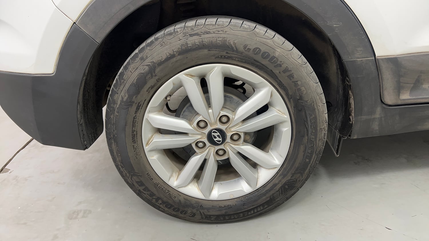 Used 2015 Hyundai Creta 1.6 SX Plus AT Diesel Automatic tyres RIGHT REAR TYRE RIM VIEW
