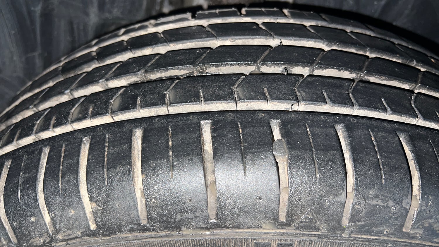 Used 2025 Maruti Suzuki Baleno Alpha MT Petrol Manual tyres RIGHT REAR TYRE TREAD VIEW