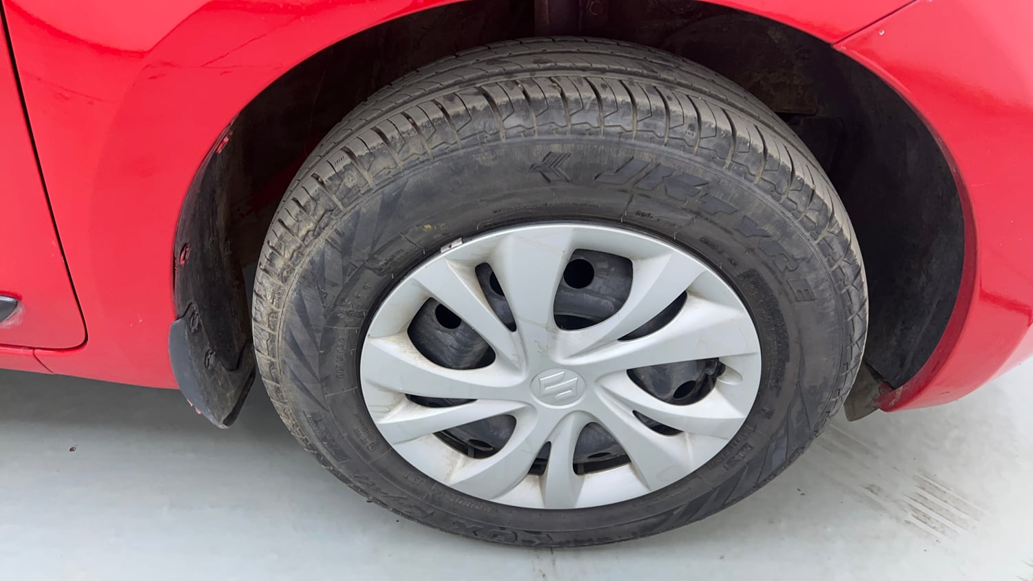 Used 2023 Maruti Suzuki Swift VXi Petrol Manual tyres RIGHT FRONT TYRE RIM VIEW