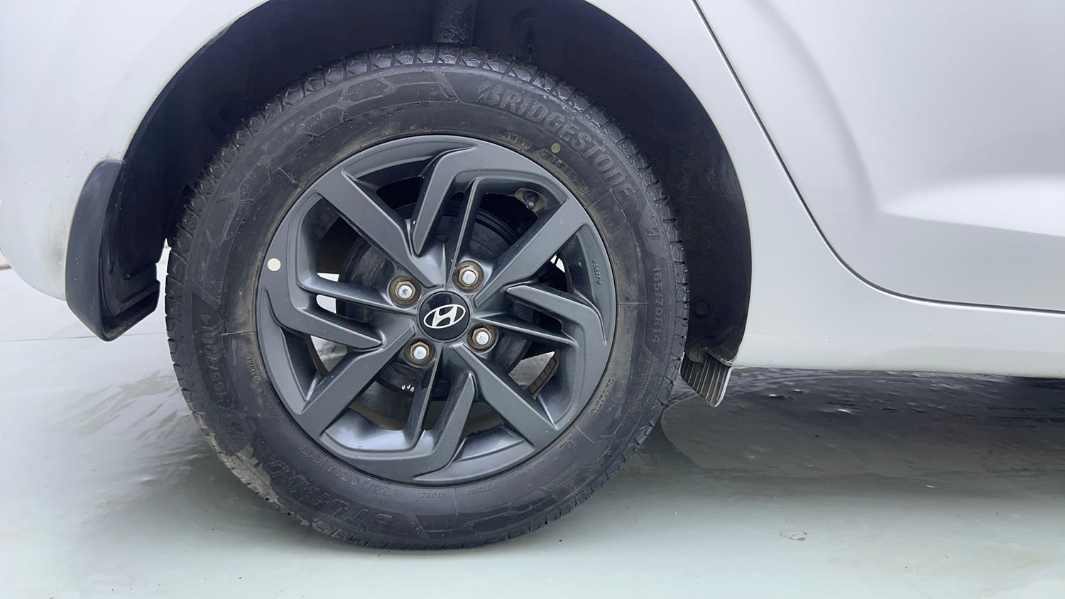 Used 2020 Hyundai Grand i10 Nios Sportz AMT 1.2 Kappa VTVT Petrol Automatic tyres RIGHT REAR TYRE RIM VIEW