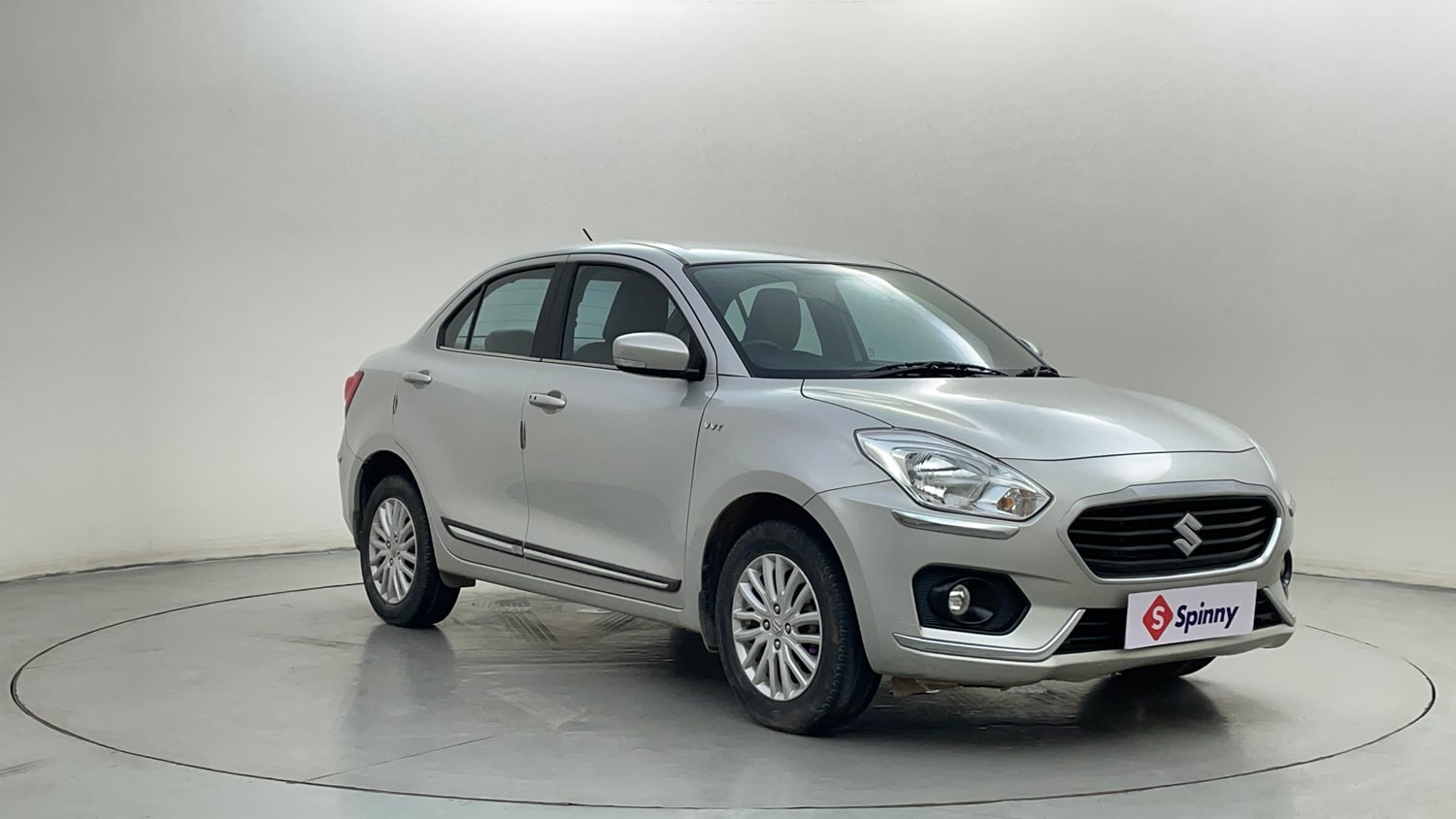 Used 2018 Maruti Suzuki Dzire ZXi Petrol Manual exterior RIGHT FRONT CORNER VIEW