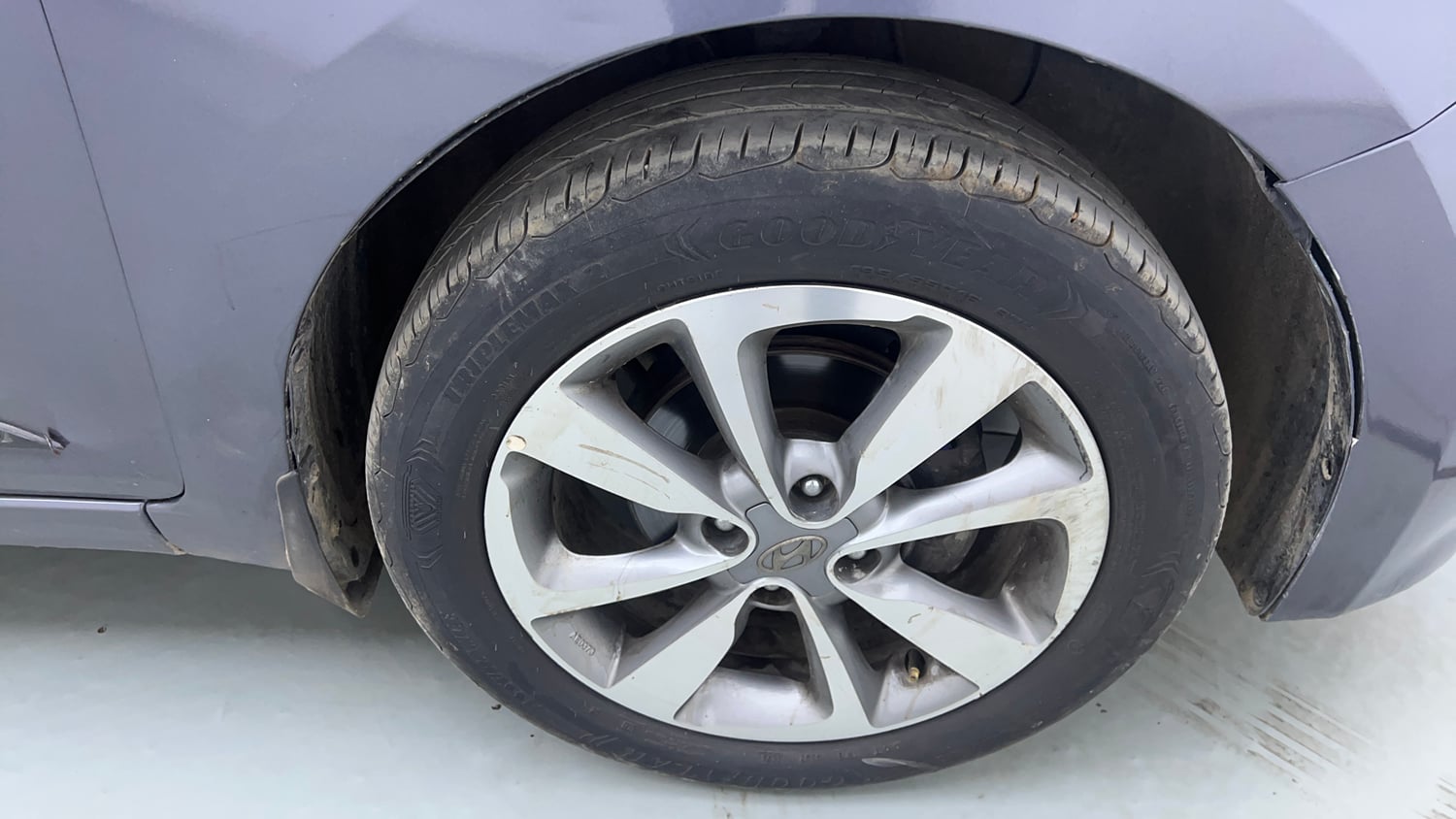 Used 2017 Hyundai Elite i20 Asta 1.2 Petrol Manual tyres RIGHT FRONT TYRE RIM VIEW