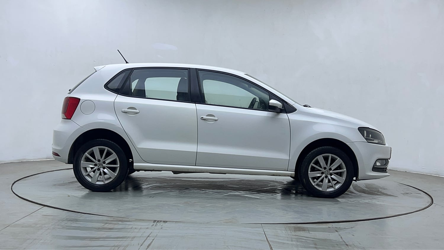 Used 2017 Volkswagen Polo Highline1.2L (P) Petrol Manual exterior RIGHT SIDE VIEW