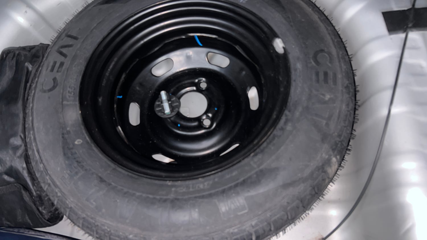 Used 2018 Renault Kwid 1.0 RXT AMT Petrol Automatic tyres SPARE TYRE VIEW