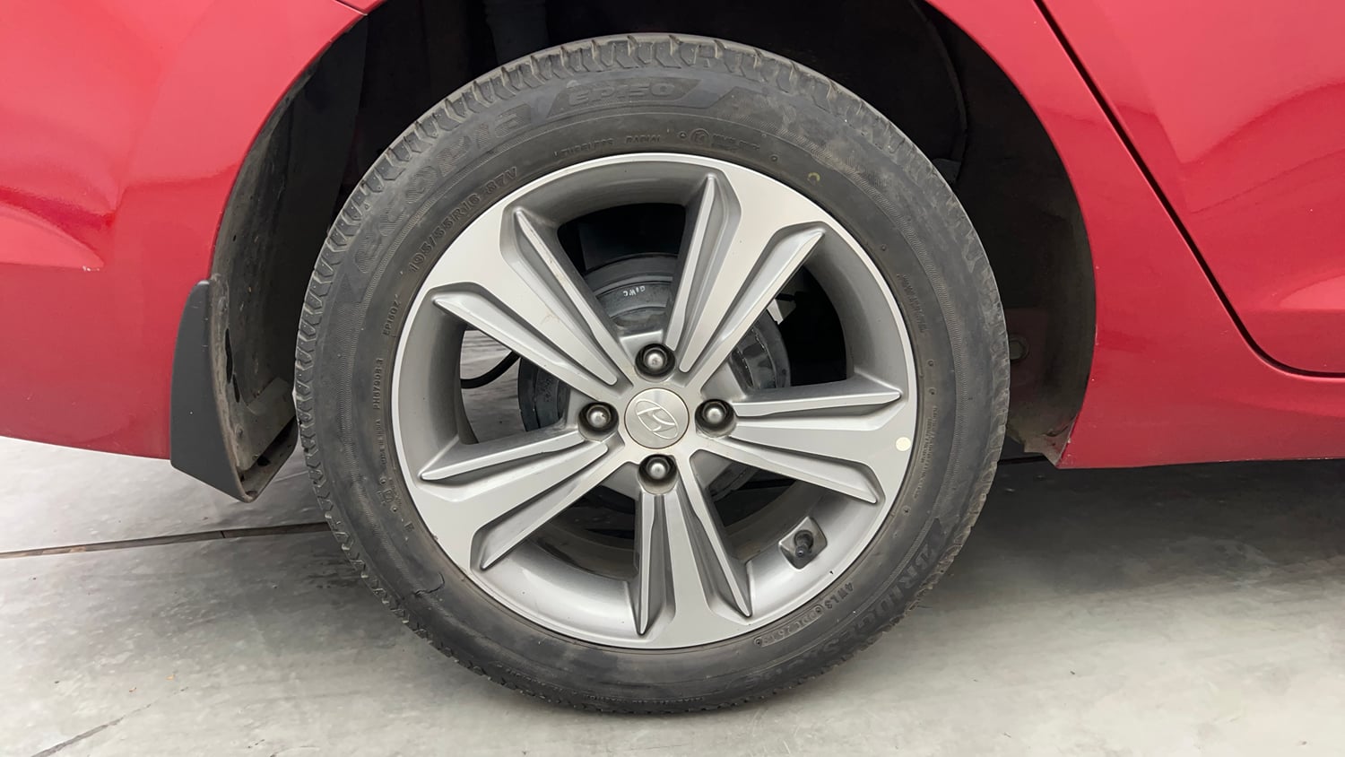 Used 2019 Hyundai Verna SX 1.6 VTVT Petrol Manual tyres RIGHT REAR TYRE RIM VIEW