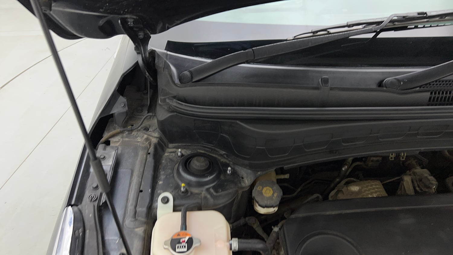 Used 2022 Kia Seltos GTX Plus 1.4 DCT Petrol Automatic engine ENGINE RIGHT SIDE HINGE & APRON VIEW
