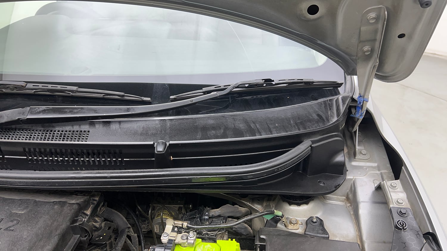 Used 2020 Hyundai Aura SX 1.2 Petrol Petrol Manual engine ENGINE LEFT SIDE HINGE & APRON VIEW