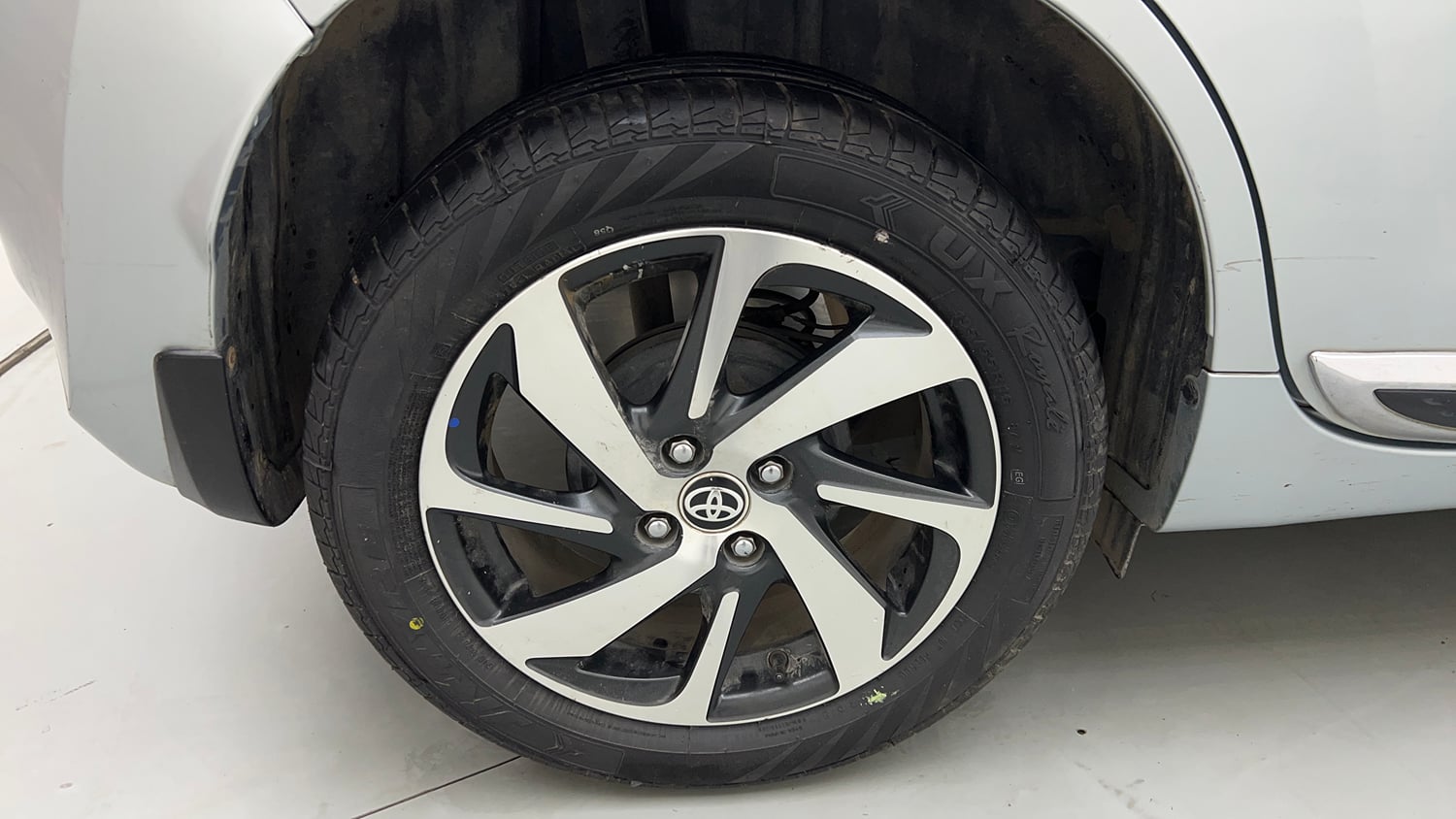 Used 2023 Toyota Glanza G AMT Petrol Automatic tyres RIGHT REAR TYRE RIM VIEW