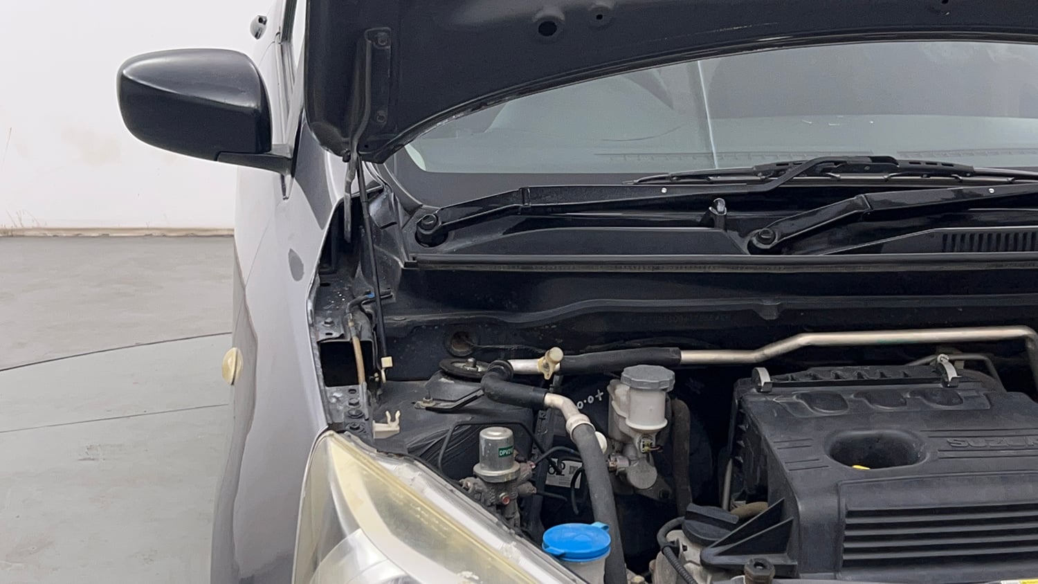 Used 2017 Maruti Suzuki Celerio VXi Petrol Manual engine ENGINE RIGHT SIDE HINGE & APRON VIEW