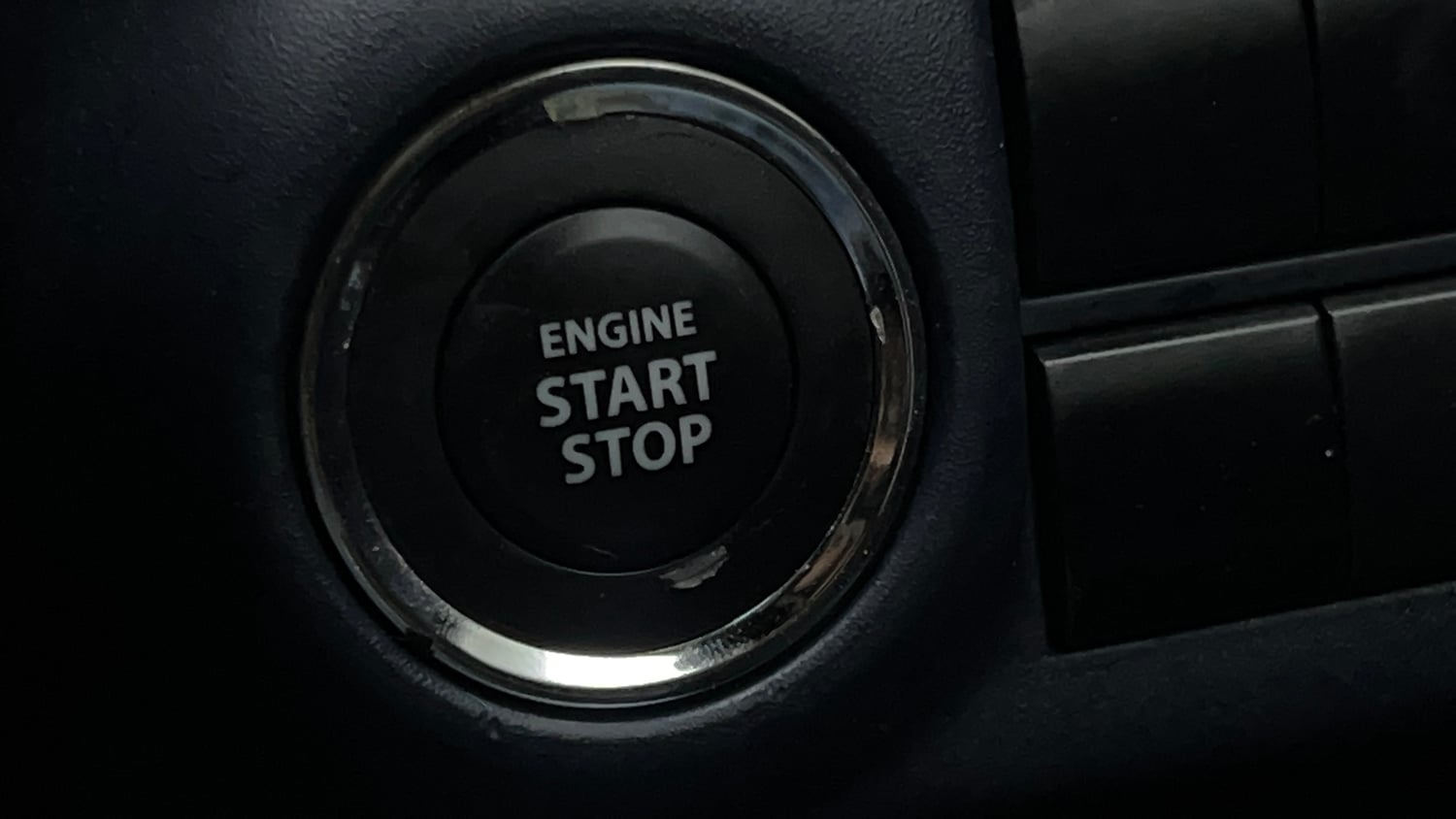 Used 2024 Maruti Suzuki Baleno Zeta MT Petrol Manual top_features Keyless start