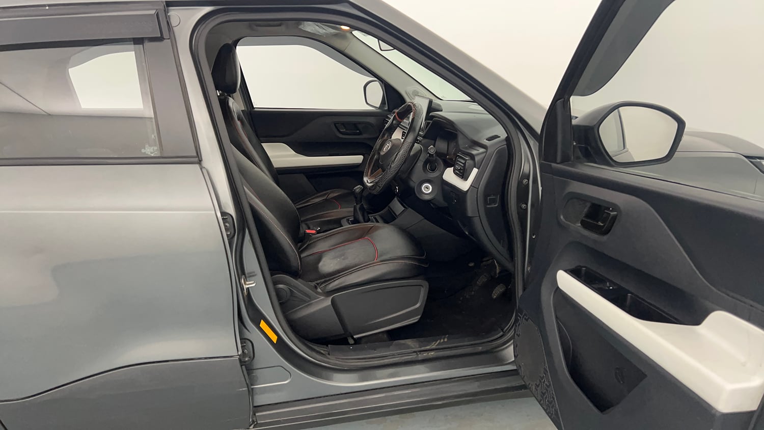 Used 2022 Tata Punch Pure MT Petrol Manual interior RIGHT SIDE FRONT DOOR CABIN VIEW