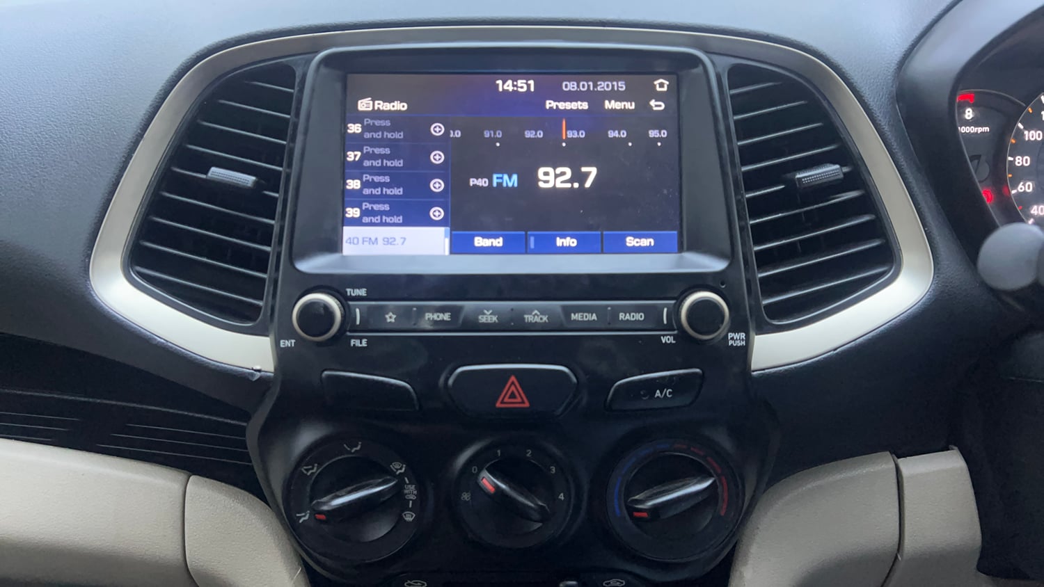 Used 2022 Hyundai Santro Sportz Petrol Manual interior MUSIC SYSTEM & AC CONTROL VIEW