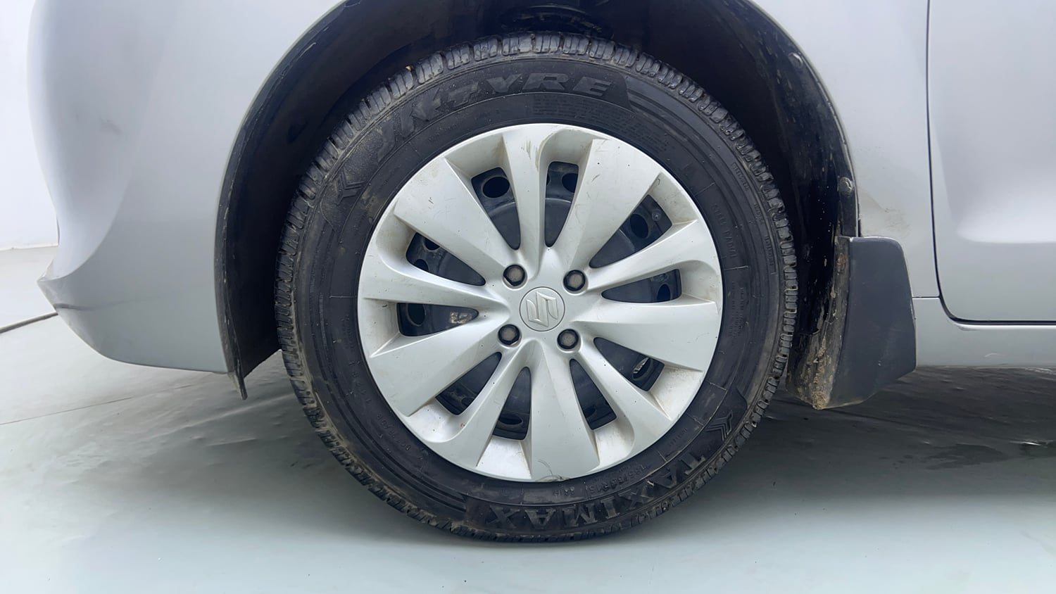 Used 2016 Maruti Suzuki Baleno Delta 1.2 Petrol Manual tyres LEFT FRONT TYRE RIM VIEW