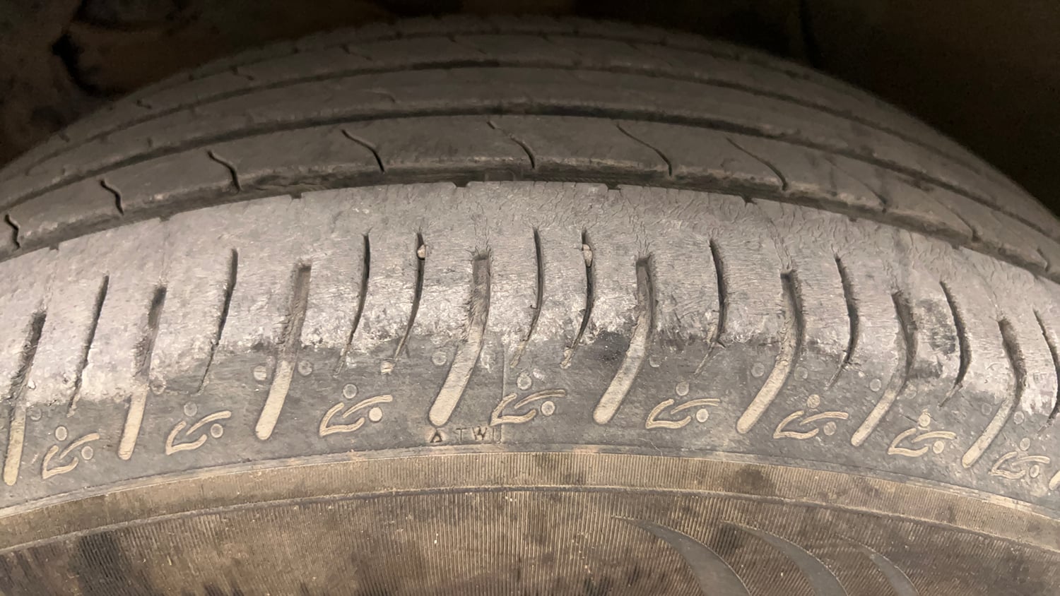 Used 2023 Maruti Suzuki Brezza VXi Petrol Manual tyres LEFT FRONT TYRE TREAD VIEW