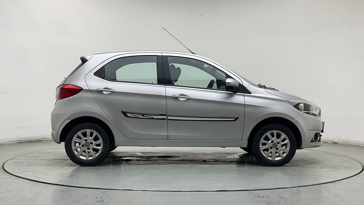 Used 2018 Tata Tiago Revotron XZ Petrol Manual exterior RIGHT SIDE VIEW