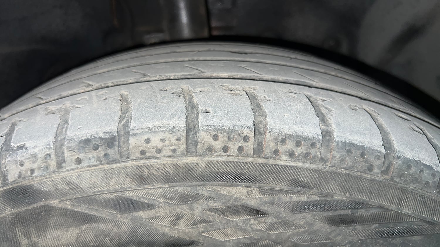 Used 2016 Ford EcoSport Titanium 1.5L Ti-VCT AT Petrol Automatic tyres RIGHT FRONT TYRE TREAD VIEW
